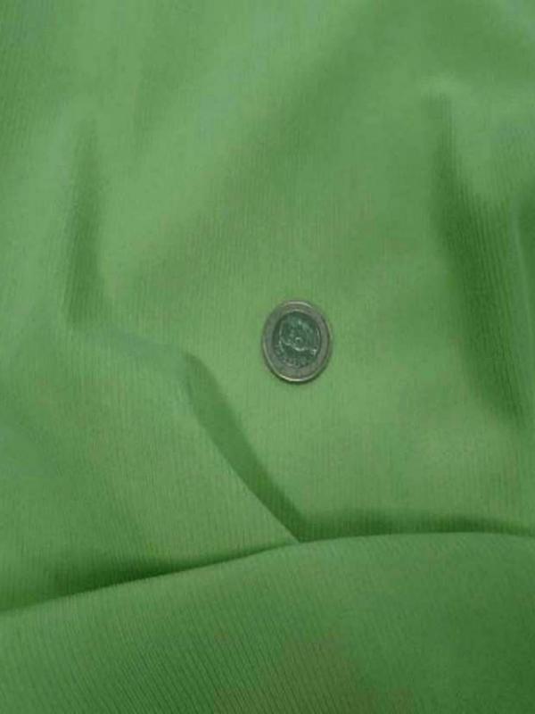 Lycra uni brillant a cotes vert clair