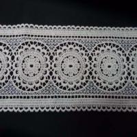 Macrame blanc casse aspect coton motifs medaillon en 13cm de large0