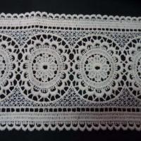 Macrame blanc casse aspect coton motifs medaillon en 13cm de large8