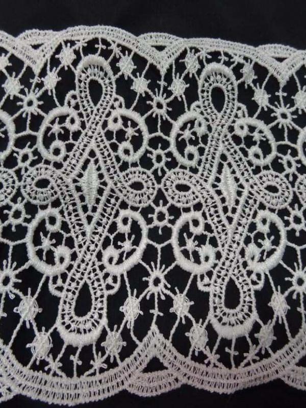 Macrame blanc casse en 17cm de large