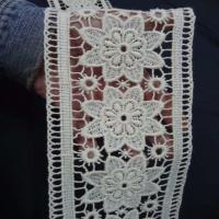 Macrame blanc casse motifs fleurs en 14cm0