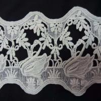Macrame blanc casse motifs signes en 15cm de large