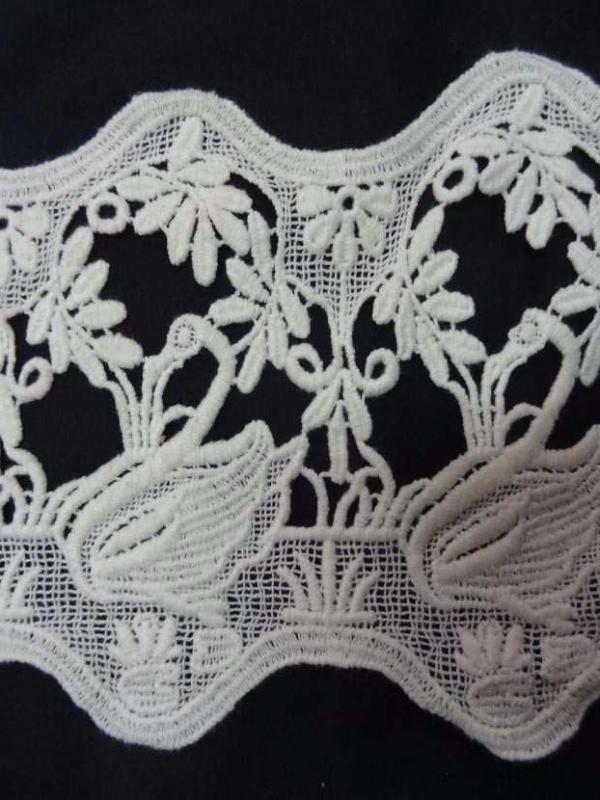 Macrame blanc casse motifs signes en 15cm de large