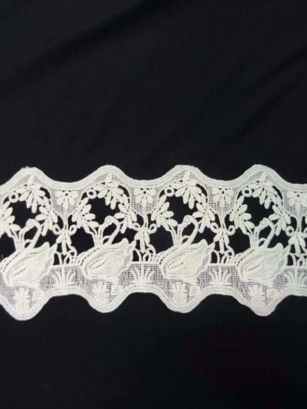 Macrame blanc casse motifs signes en 15cm de large