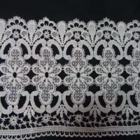 Macrame blanc motifs fleurs en 22cm de large