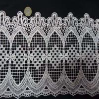Macrame blanc motifs floraux en 20cm de large0