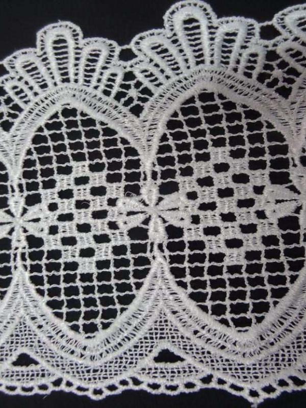 Macrame blanc motifs floraux en 20cm de large0