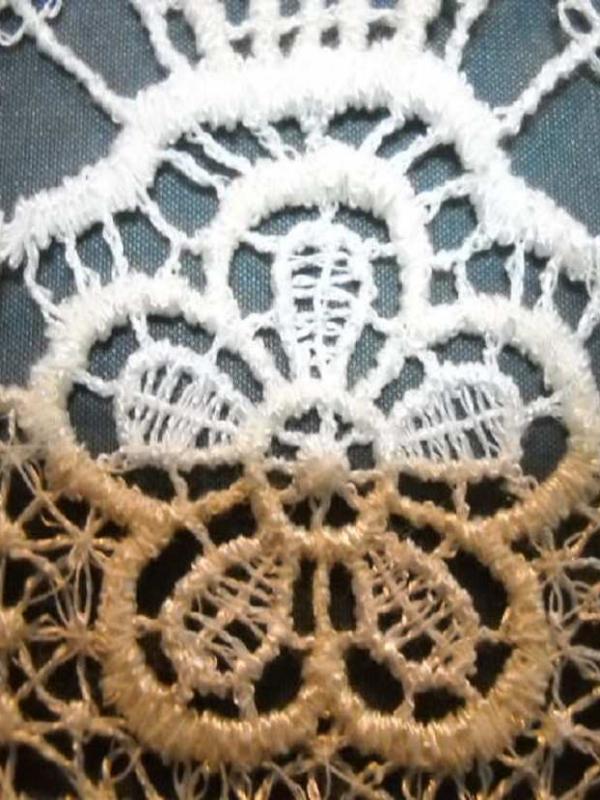 Macrame motifs floraux blanc casse en 10cm de large