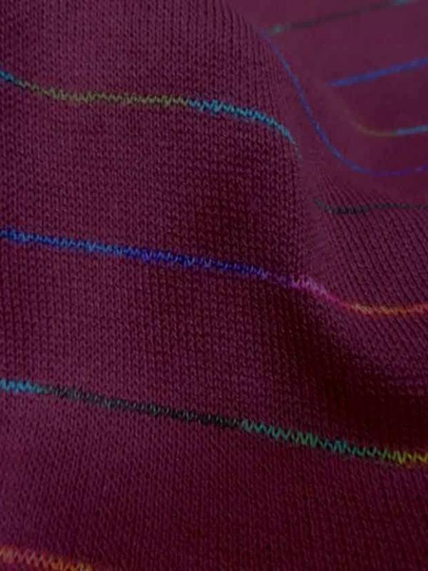Maille bordeaux fuchsia a rayures multicolore