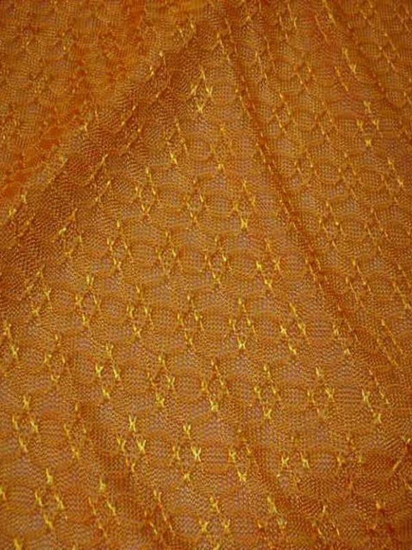 Maille brode ton jaune safran