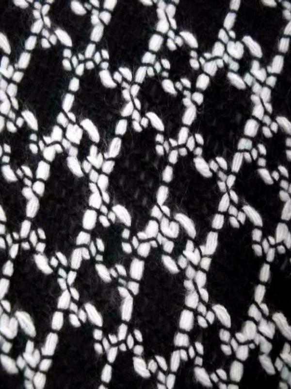 Maille facon dentelle ton noir et blanc