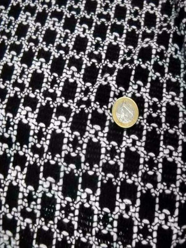 Maille facon dentelle ton noir et blanc
