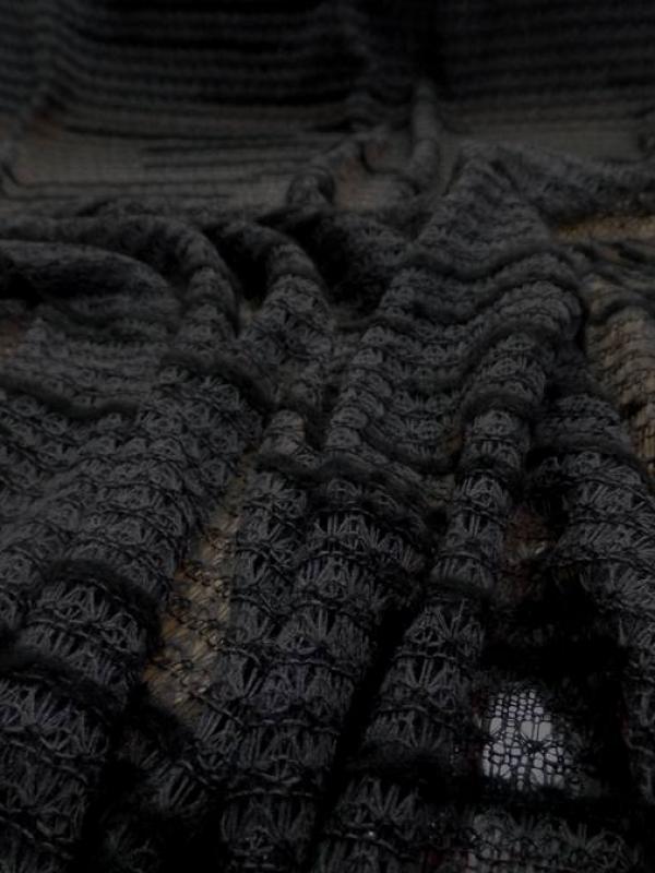 Maille faconne facon laine gris et noir