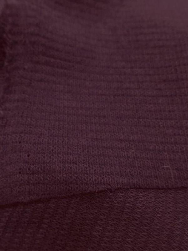 Maille légère a fine cotes polyester viscose ton rose magenta