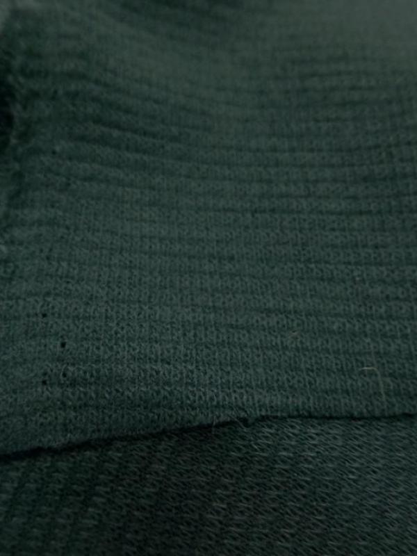 Maille a fine cotes polyester viscose ton vert
