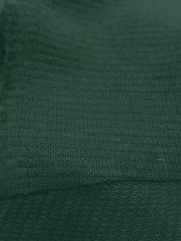 Maille légère a fine cotes polyester viscose ton vert pairie