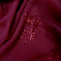 Mousseline brode fleurs ton bordeaux