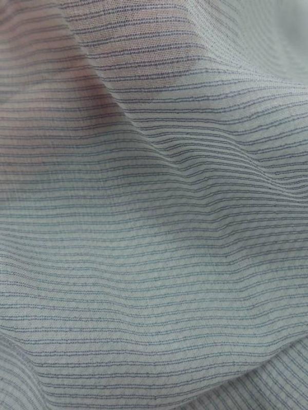 mousseline de soie blanche a fine rayure bleu en 1.60m de l