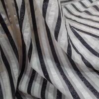 Mousseline de soie blanche a rayures lurex blanche et noire
