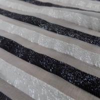 Mousseline de soie blanche a rayures lurex blanche et noire9