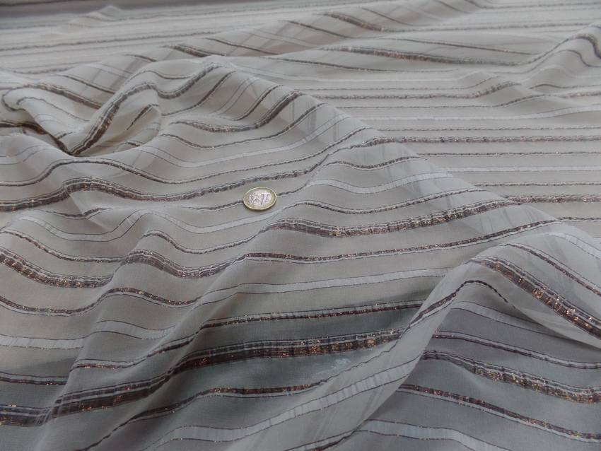 tissu Mousseline de soie blanche façonné bandes lurex cuivré