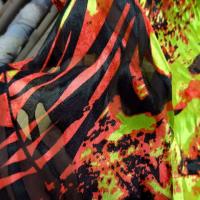 Mousseline de soie devore imprime ton rouge anis noir4