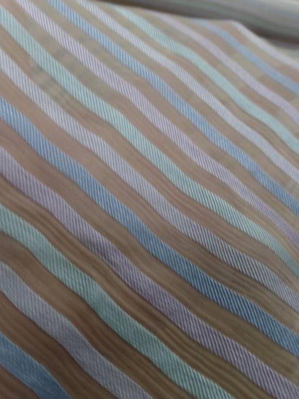 Mousseline de soie ecrue faconne bande ton bleu et mauve6
