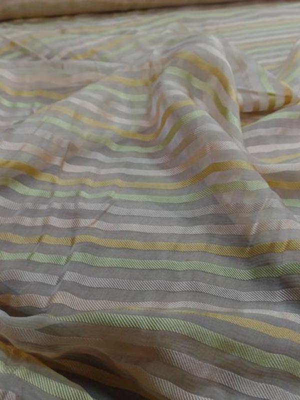 Mousseline de soie faconne bande ton beige dore vert clai1
