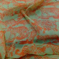 Mousseline de soie imprime vert anis et orange7