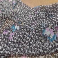 Mousseline de soie noire a bande lurex metal imprime fleurs04