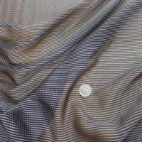 Mousseline de soie noire a rayures grise8