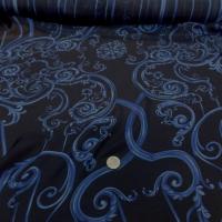 mousseline de soie noire imprimé volutes bleu .