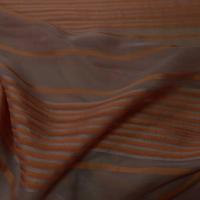 vente de mousseline de soie taupe a motifs bandes brodé en relief ton cuivre