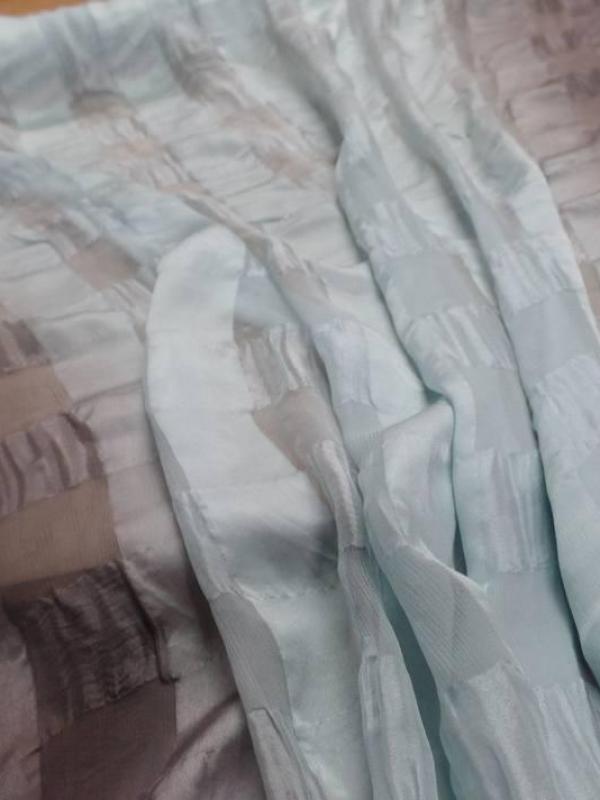 Mousseline de soie vert d eau faconne carreaux