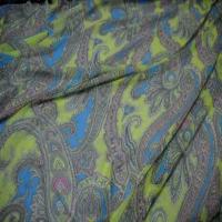 Mousseline imprime en polyester motifs cachemire ton anis