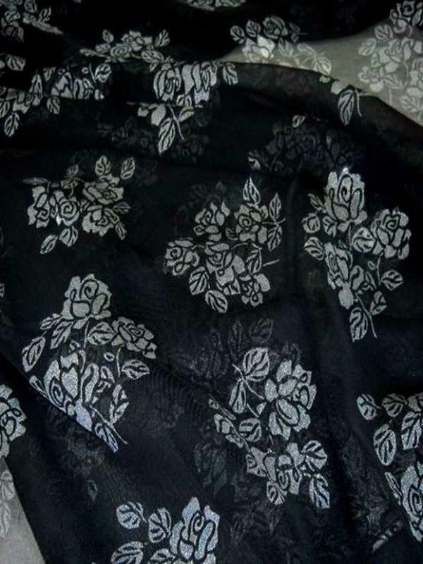 Mousseline ton noire imprime fleurs