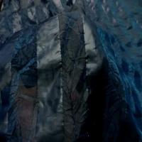 Organza a motifs bandes froisse permanent ton bleu canard6