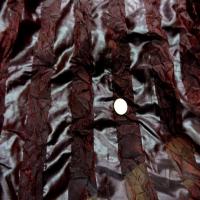 Organza a motifs bandes froisse permanent ton bordeaux