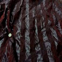 Organza a motifs bandes froisse permanent ton bordeaux5