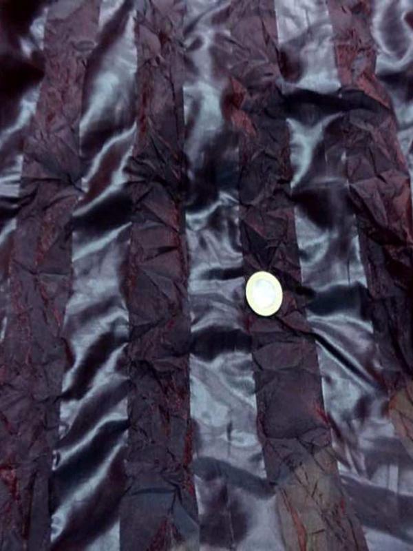 Organza a motifs bandes froisse permanent ton prune