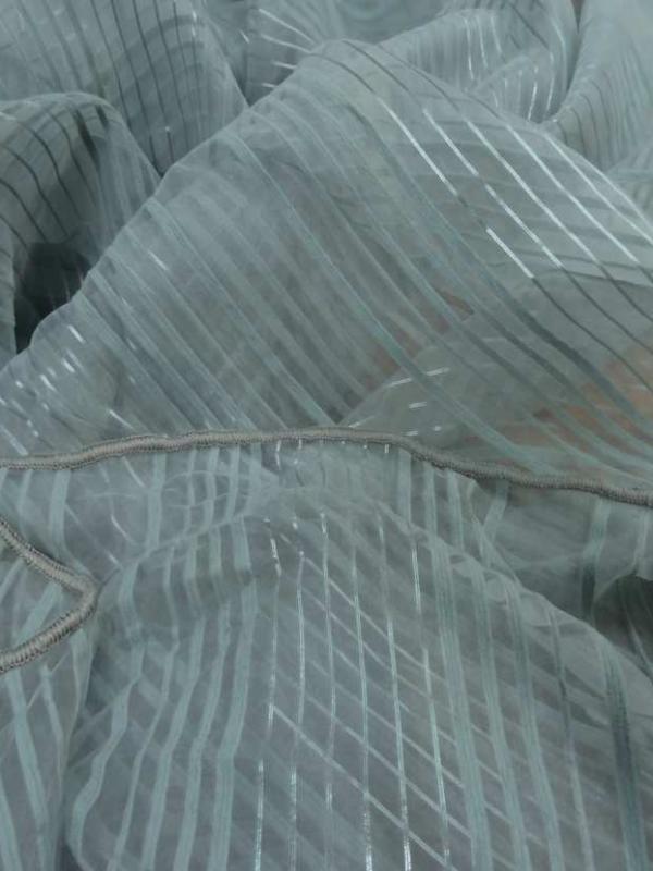 Organza bleu a rayures brodes en 2 90m de large plombe