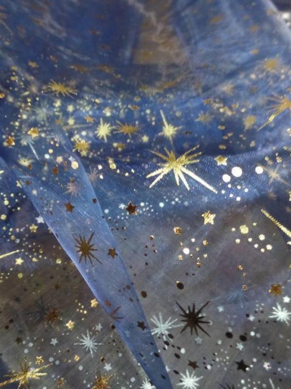Organza bleu foncé a étoiles couleur métal et doré en ligne