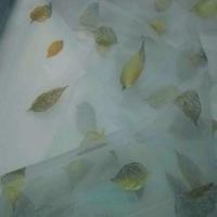 Organza bleu imprime feuille dore1