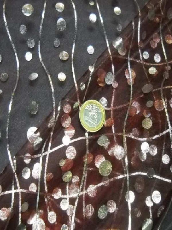 Organza bordeaux frises bulles argentees