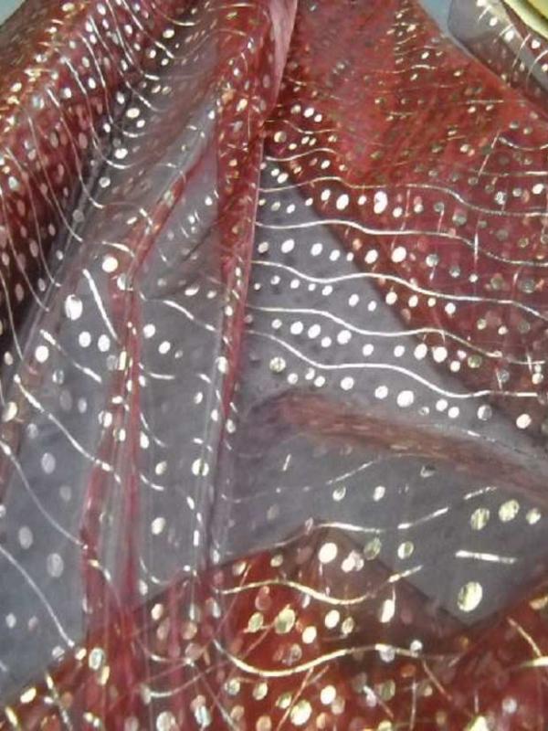 Organza bordeaux frises bulles argentees
