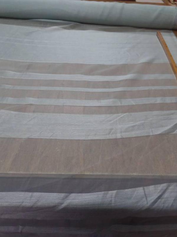Organza de soie faconne bandes ton bleu clair