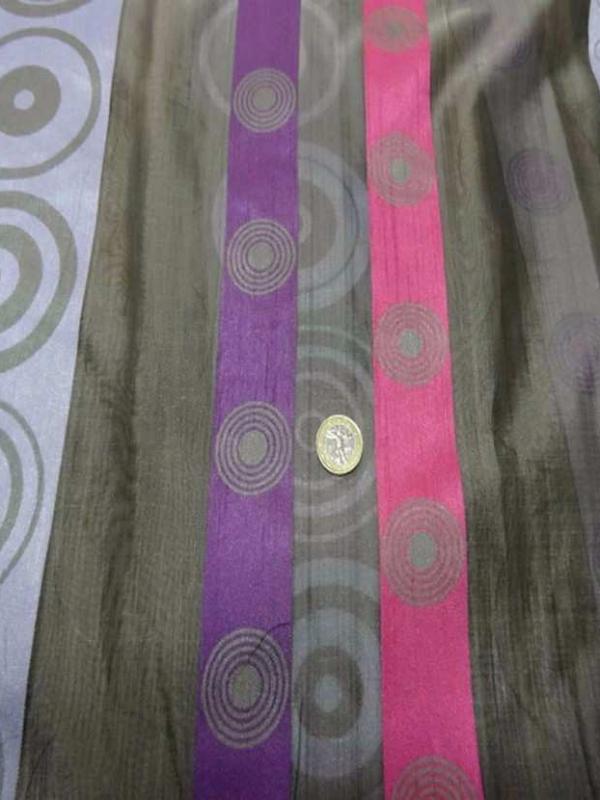 Organza gris a bandes mauve rose en 3m de large