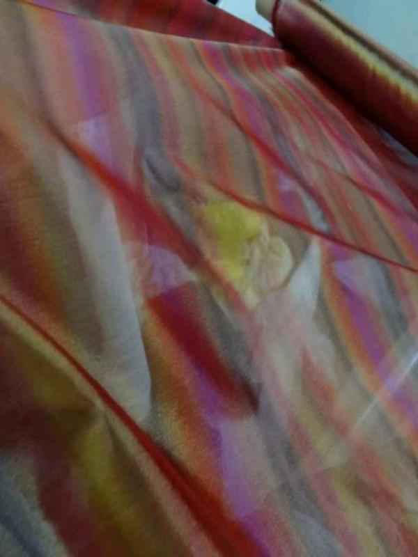 Organza imprime motifs arc en ciel