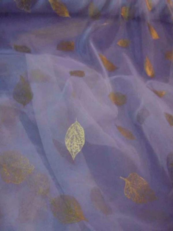 Organza mauve imprime feuille dore7
