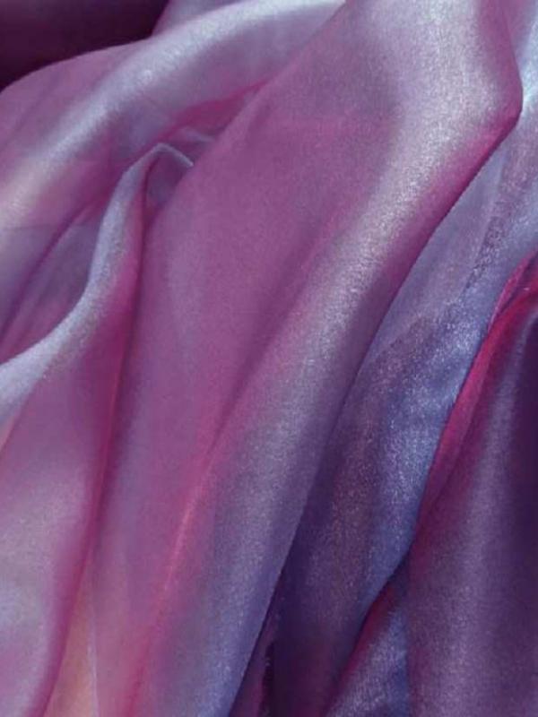 Organza qualite cristal bleu reflets rouge